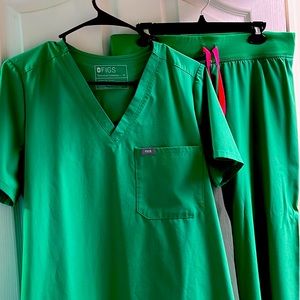 Figs high performance Kelly Green size M
